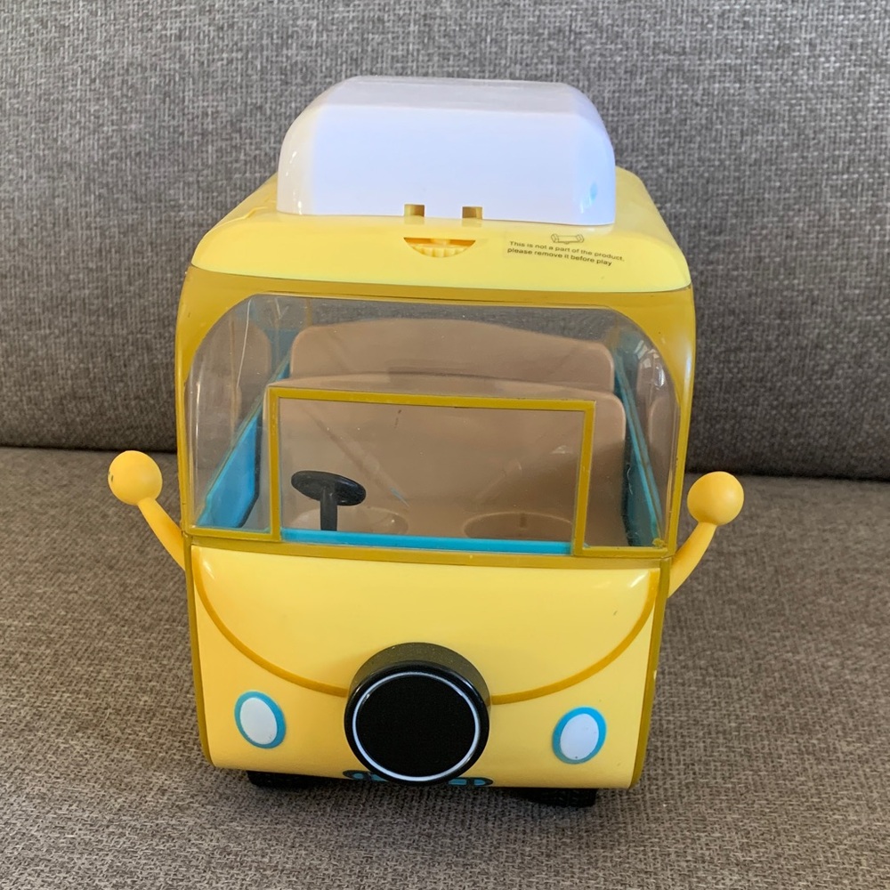 Peppa Pig Camper Adventure Van Yellow Vehicle with Figures - Picture 3 of 7